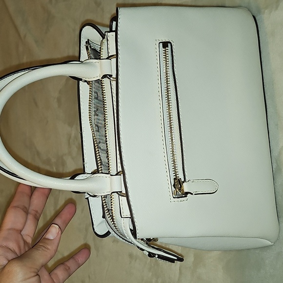 DKNY Handbag EUC - Picture 2 of 16